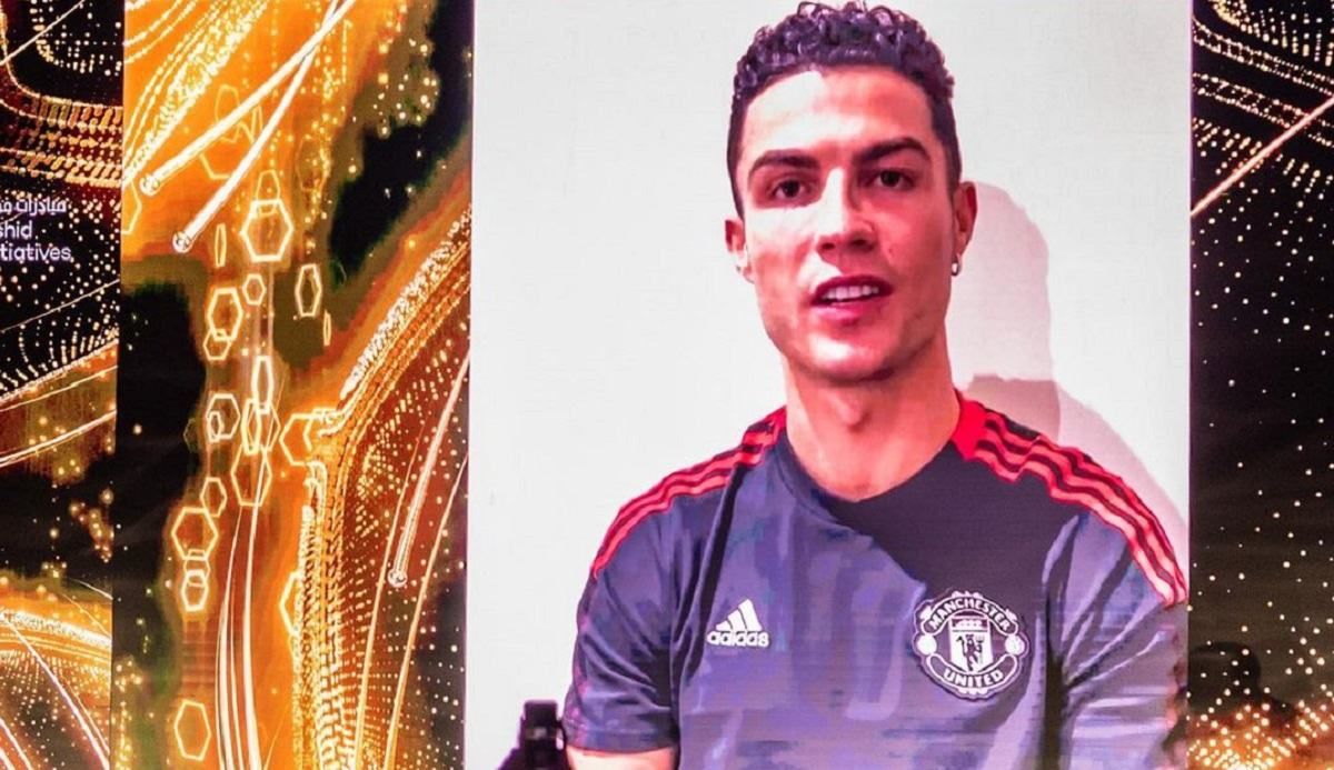 Самый высокий небоскреб мира украсили фотографией Роналду в футболке Ювентуса Самый высокий небоскреб мира украсили фотографией Роналду в футболке Ювентуса