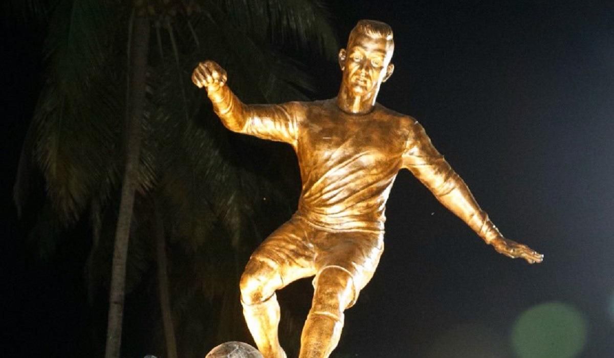 Золотая статуя Роналду в Индии разозлила местных жителей: фото скульптуры