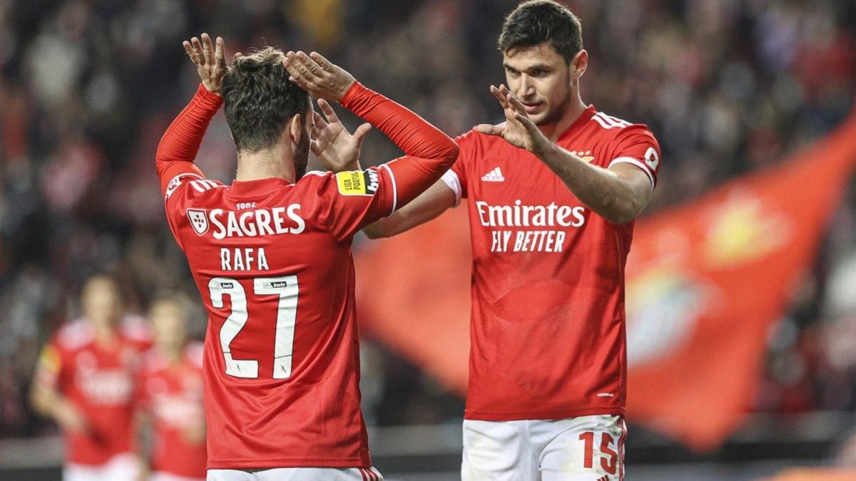 Гол Яремчука не врятував Бенфіку від поразки у принциповому матчі з Порту: відео - Спорт 24 Гол Яремчука не врятував Бенфіку від поразки у принциповому матчі з Порту: відео - Спорт 24