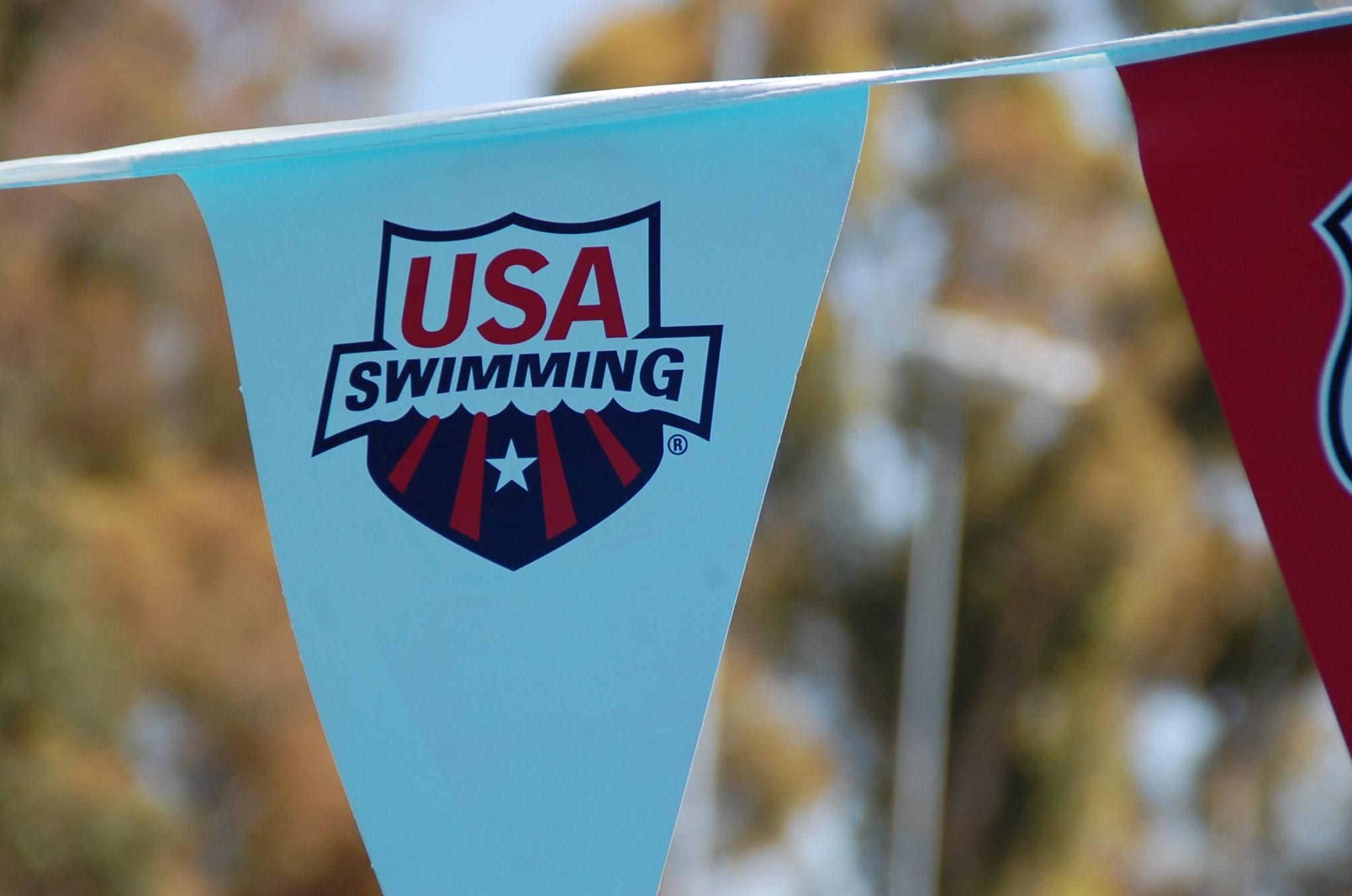 Трансгендерная пловчиха побила рекорды США: соперницы подали иск в суд