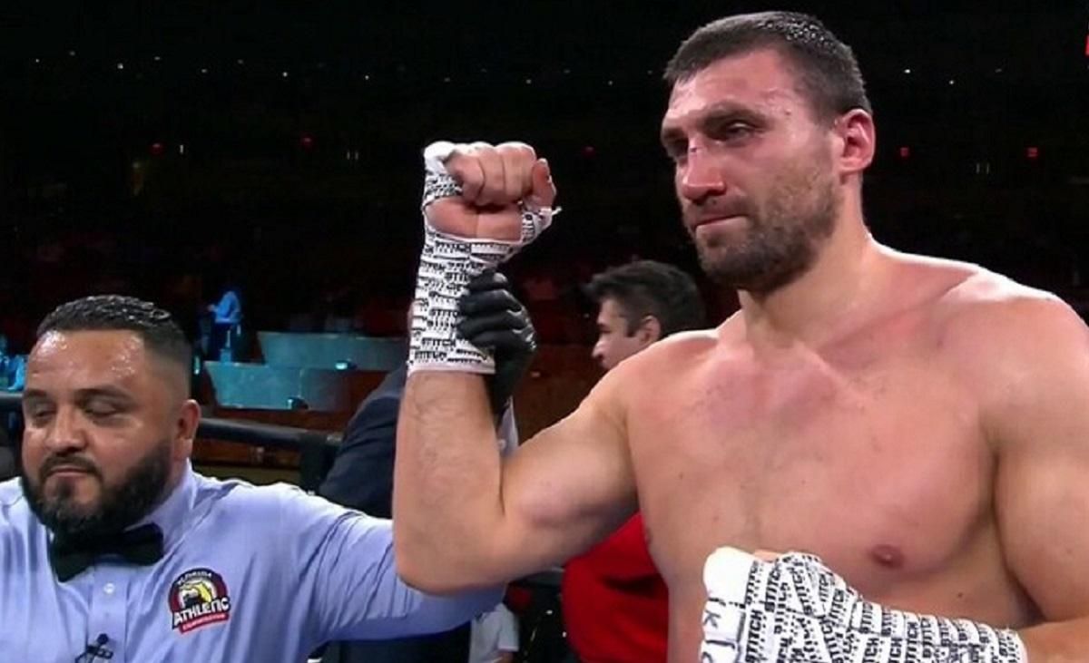 5 нокдаунов за 2 раунда: Выхрист нокаутировал разъяренного Киладзе, который ударил судью 5 нокдаунов за 2 раунда: Выхрист нокаутировал разъяренного Киладзе, который ударил судью