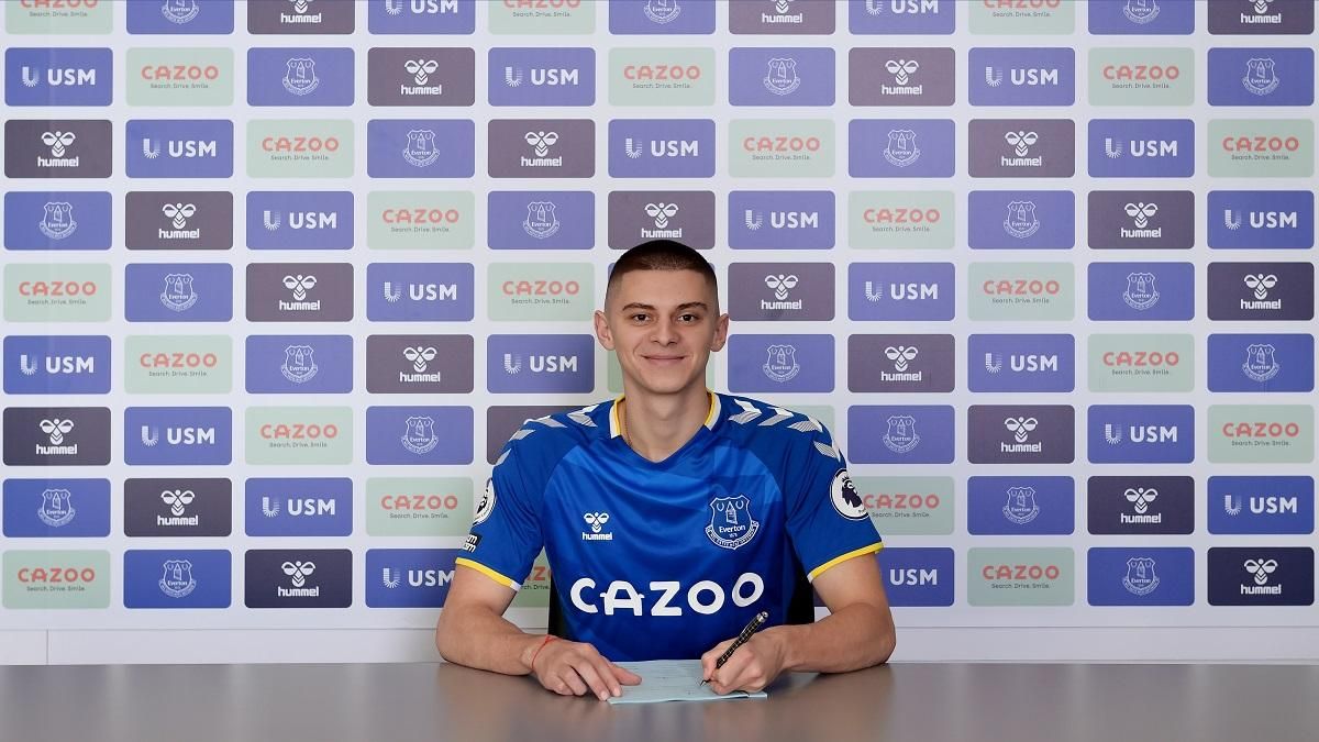 Эвертон презентовал Миколенко домашним трибунам: украинца встретили аплодисментами – видео Эвертон презентовал Миколенко домашним трибунам: украинца встретили аплодисментами – видео