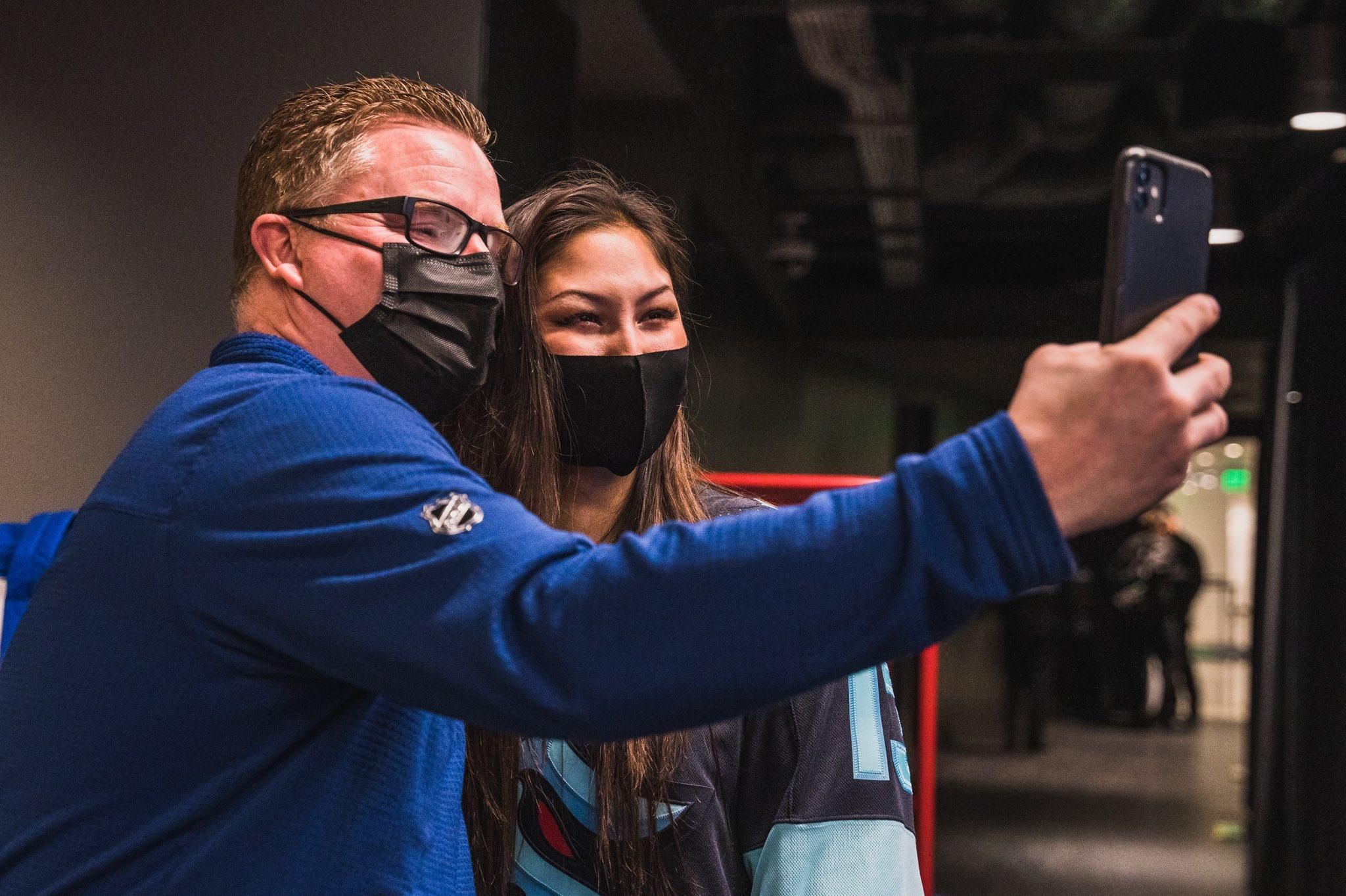 Історія дива з НХЛ: як вболівальниця випадково врятувала життя супернику, а клуб віддячив їй - Спорт 24 Історія дива з НХЛ: як вболівальниця випадково врятувала життя супернику, а клуб віддячив їй - Спорт 24