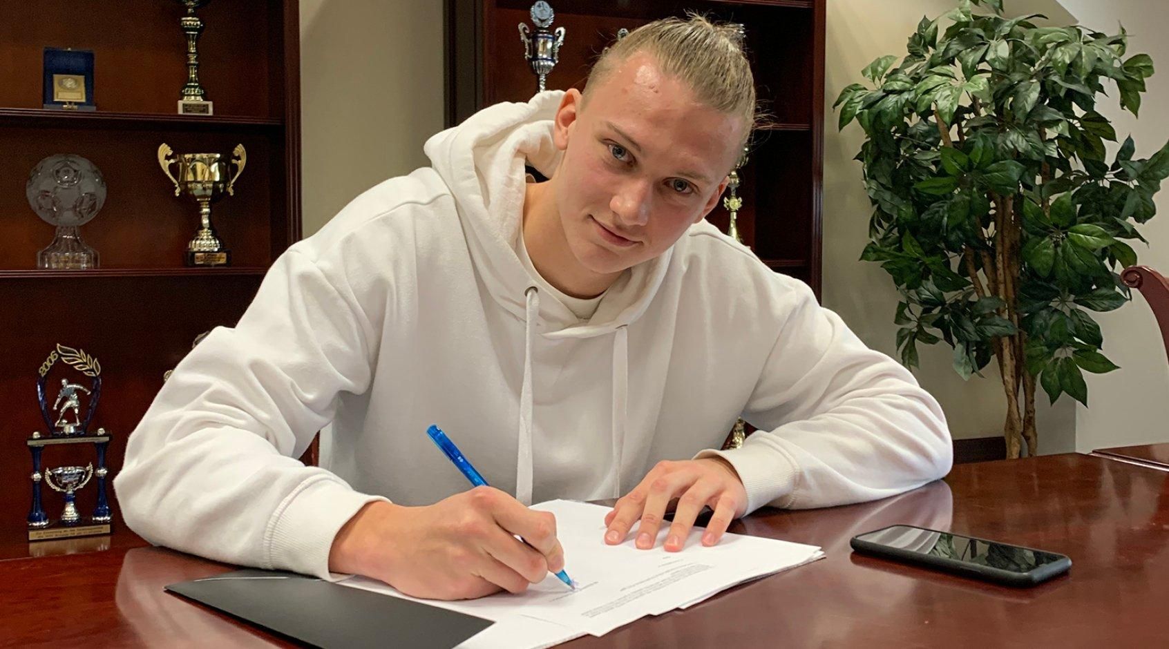 Пражская Славия объявила о трансфере еще одного украинца Пражская Славия объявила о трансфере еще одного украинца