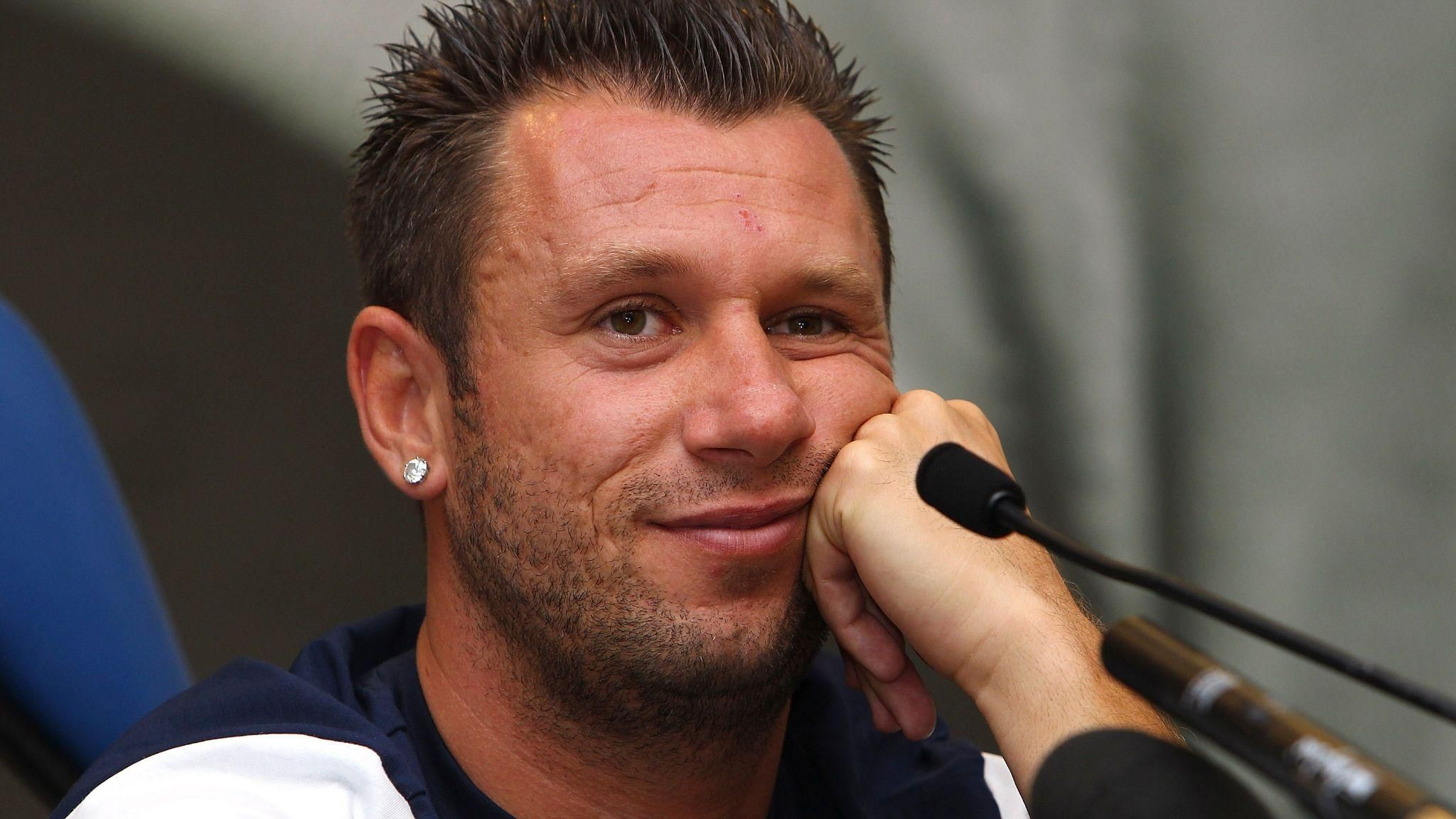 Бывший форвард сборной Италии был госпитализирован из-за осложнений от коронавируса Бывший форвард сборной Италии был госпитализирован из-за осложнений от коронавируса