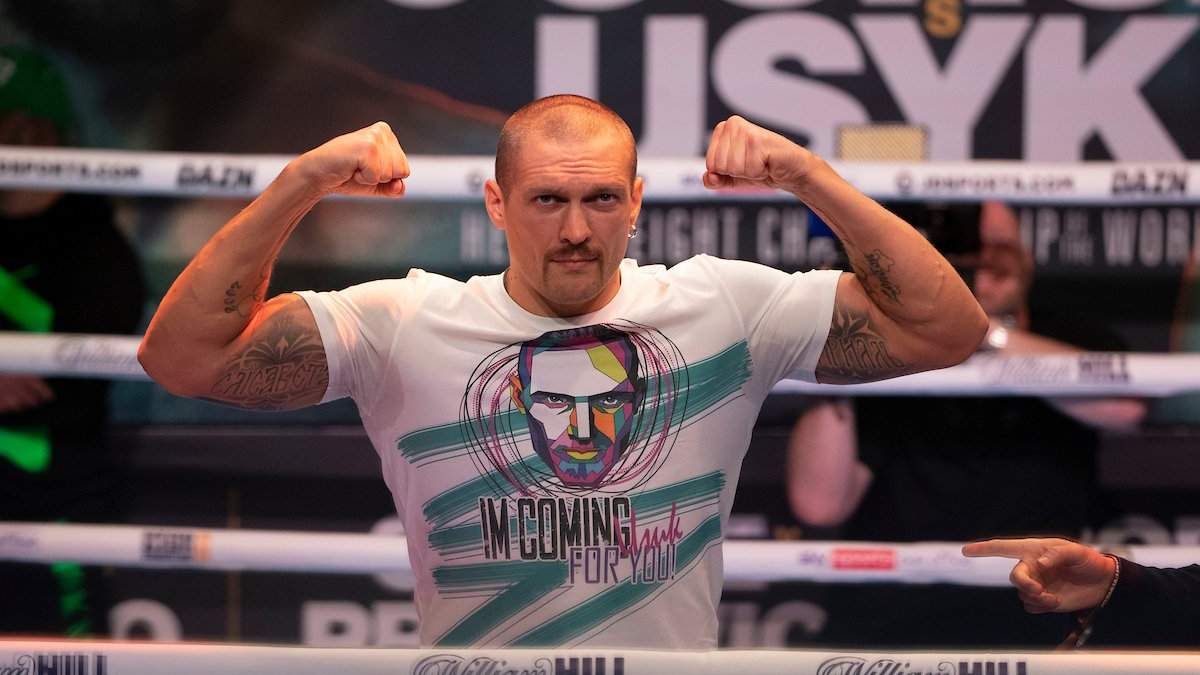 Усик на украинском языке поздравил соотечественников с Рождеством: видео Усик на украинском языке поздравил соотечественников с Рождеством: видео