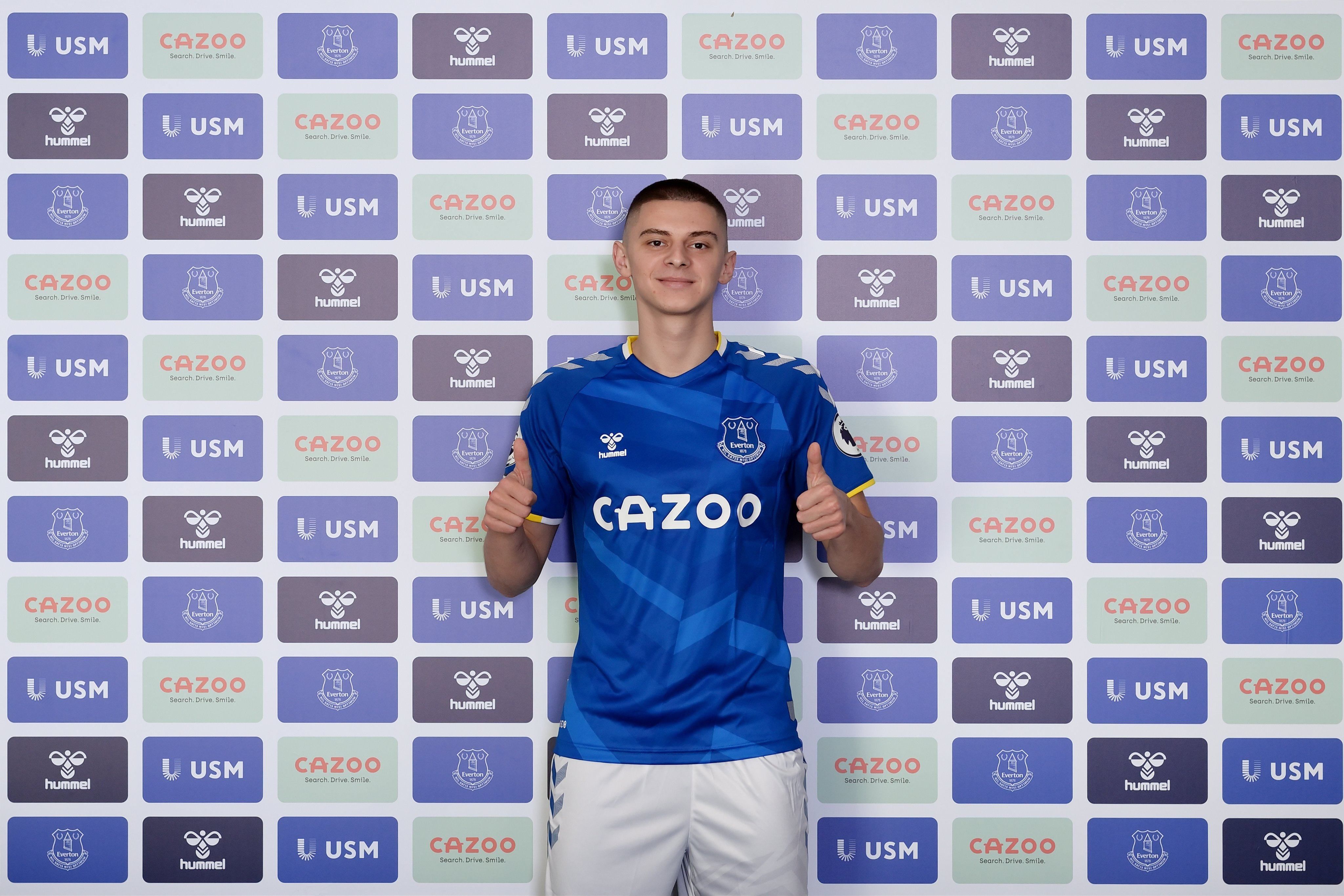 Миколенко потрапив у стартовий склад Евертона на перший матч - Спорт 24 Миколенко потрапив у стартовий склад Евертона на перший матч - Спорт 24