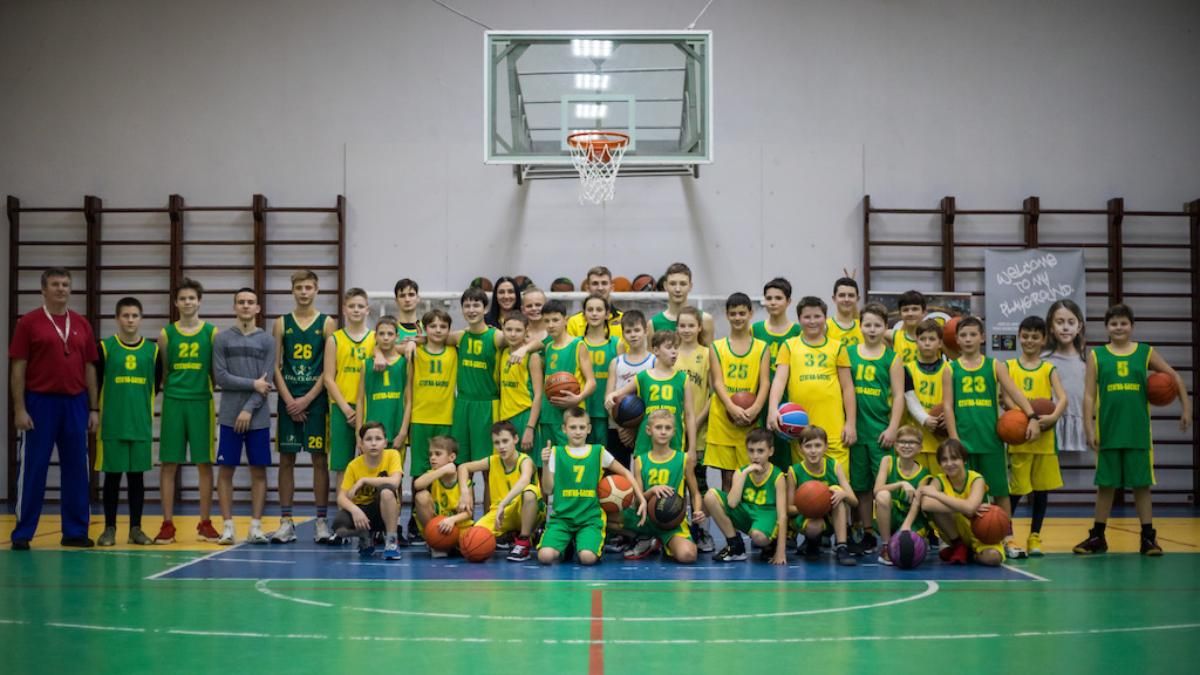 Баскетболисты сборной Украины провели рождественский мастер-класс для детей