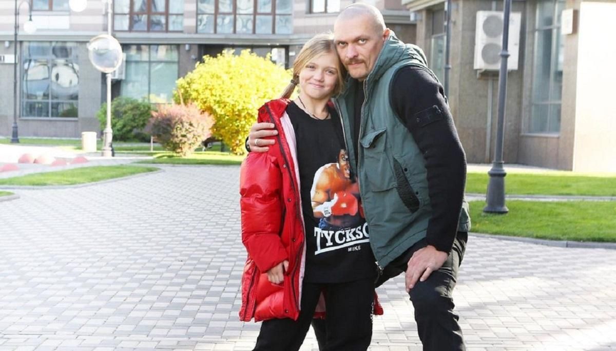 Перша поразка боксера у 2022 році: донька Усика обіграла його у шахи – сімейне фото - новини боксу - Спорт 24 Перша поразка боксера у 2022 році: донька Усика обіграла його у шахи – сімейне фото - новини боксу - Спорт 24