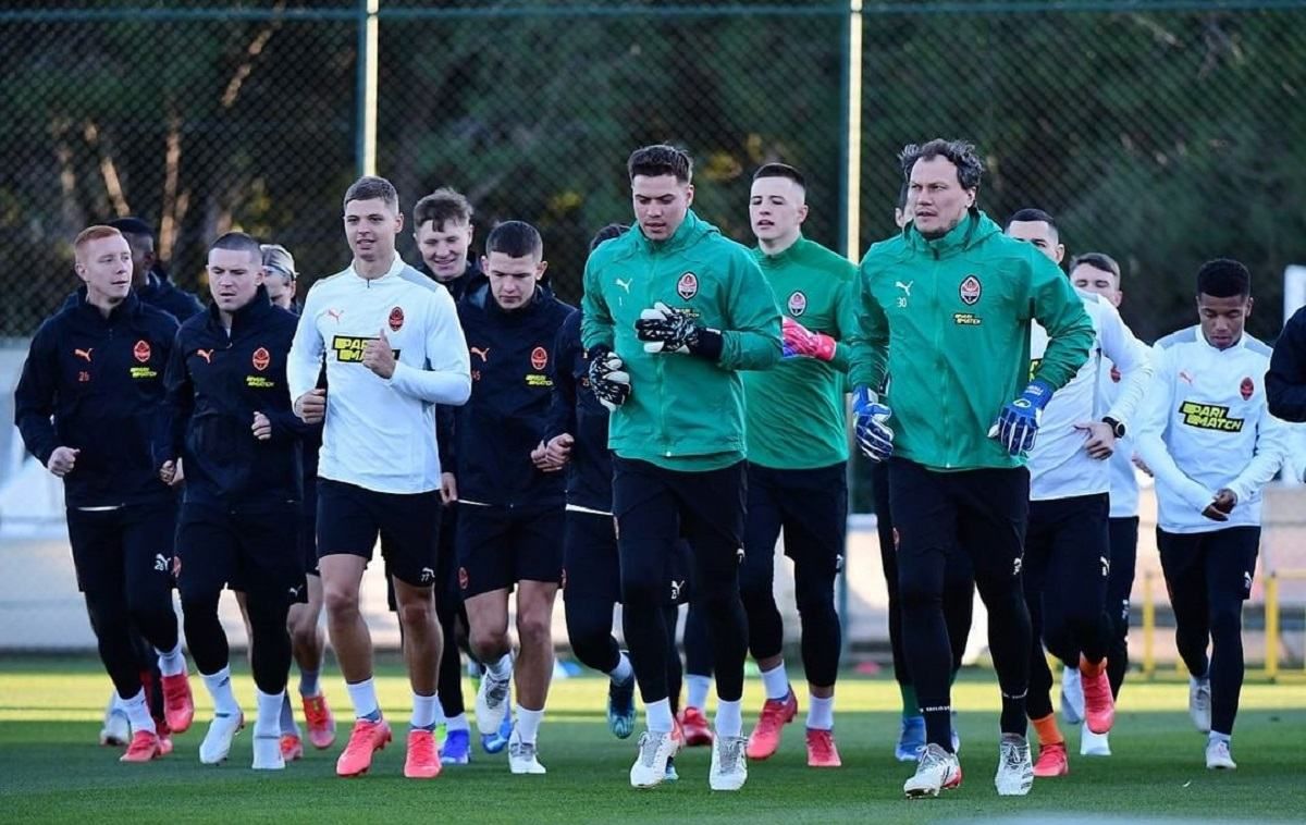 З Нересом та Тобіасом, але без Коноплянки: відео першого тренування Шахтаря у 2022 році - Спорт 24 З Нересом та Тобіасом, але без Коноплянки: відео першого тренування Шахтаря у 2022 році - Спорт 24