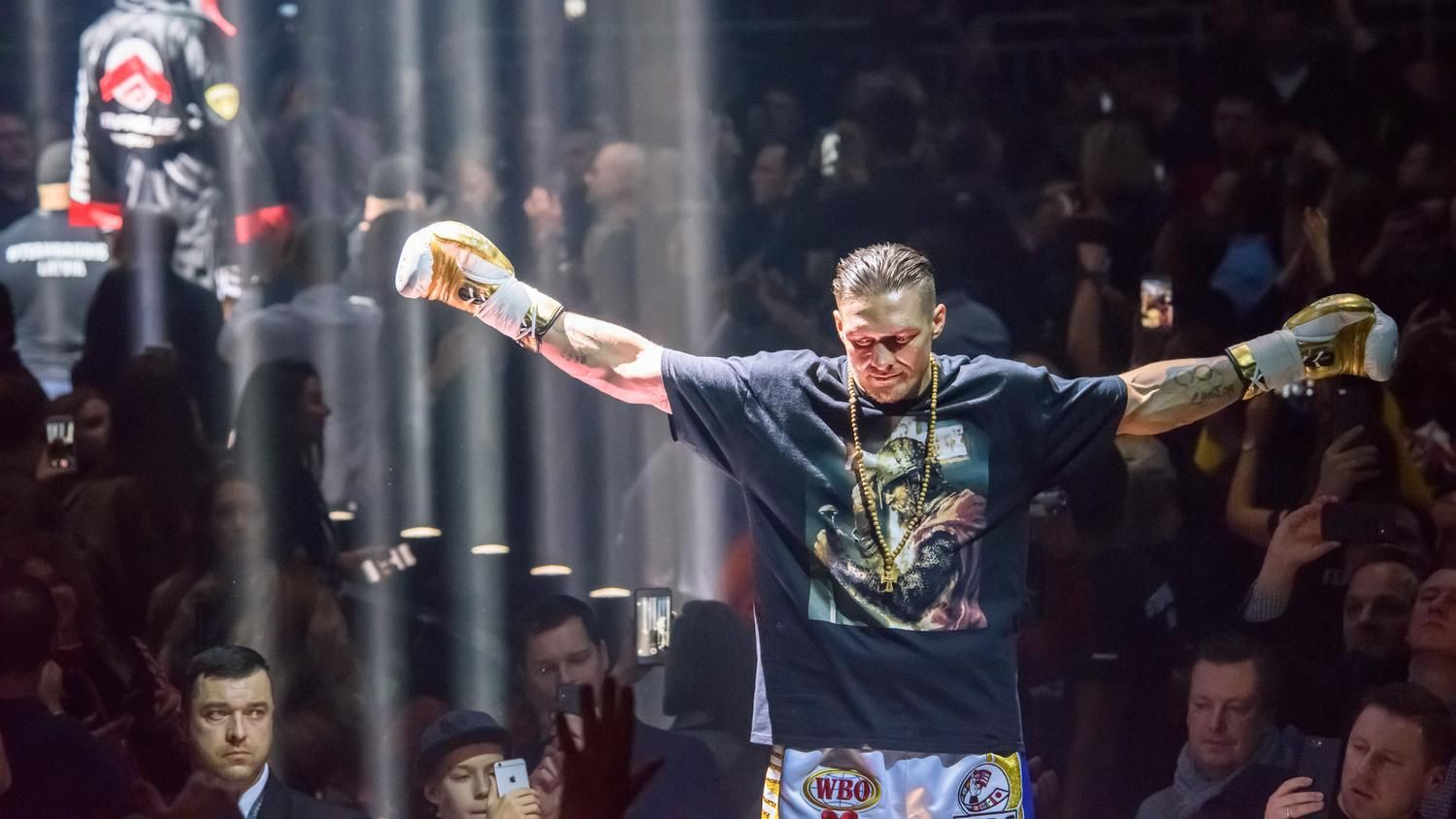 Знал, что могу потерять семью, – Усик о том, почему не подписал контракт с американцами Знал, что могу потерять семью, – Усик о том, почему не подписал контракт с американцами