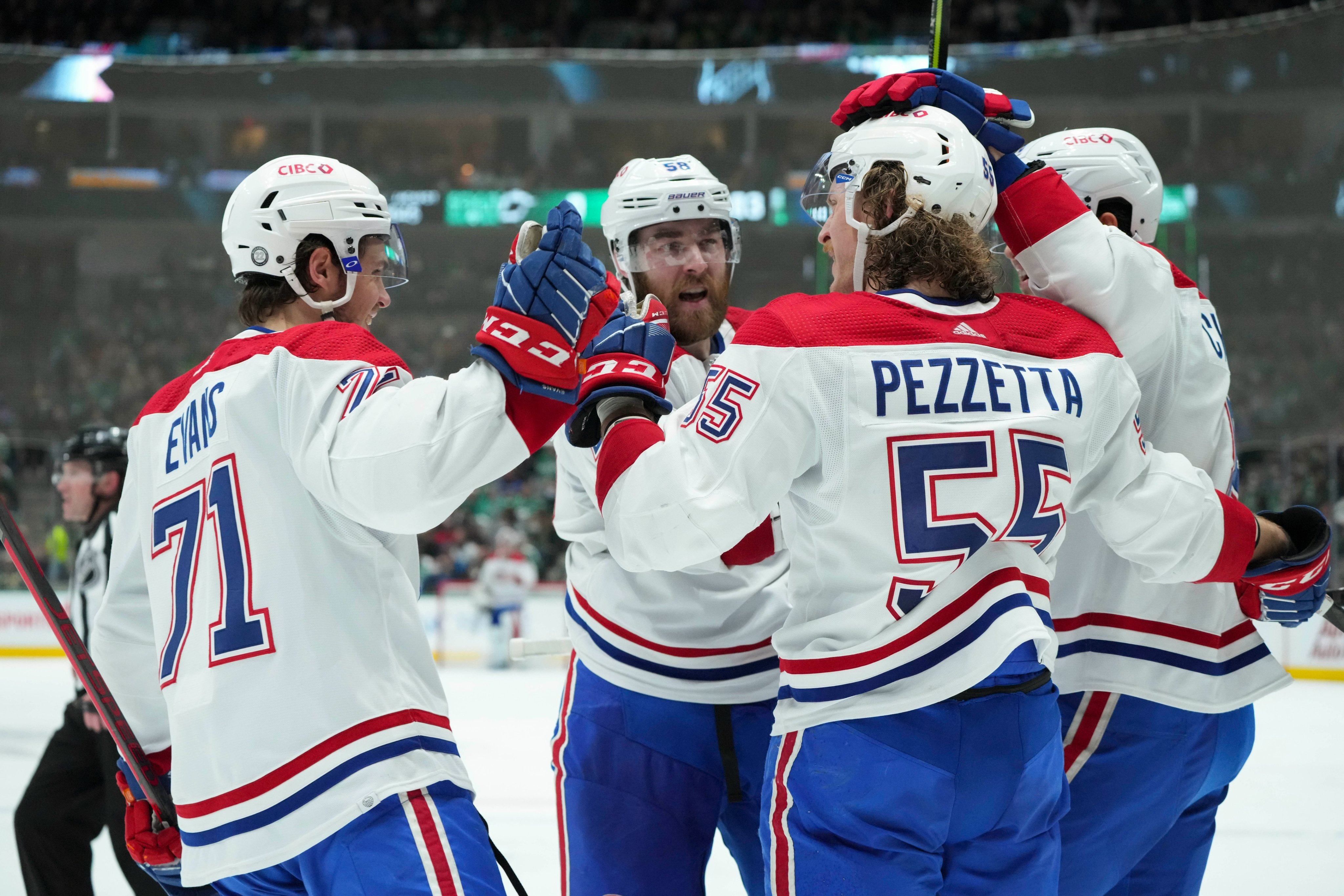 Хокеїст забив гол ударом головою – шайба від його обличчя закотилася за лінію: відео - Спорт 24 Хокеїст забив гол ударом головою – шайба від його обличчя закотилася за лінію: відео - Спорт 24