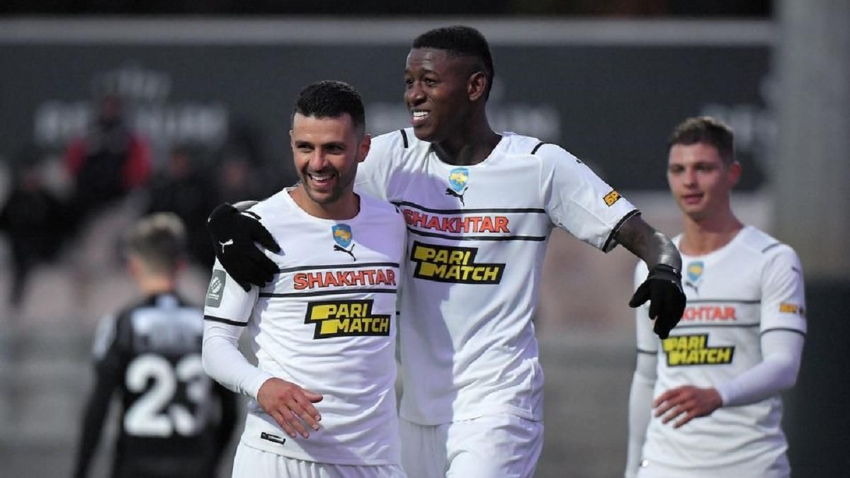 Мораес забив філігранним ударом п'яткою на зборах Шахтаря: відео голу - Спорт 24 Мораес забив філігранним ударом п'яткою на зборах Шахтаря: відео голу - Спорт 24