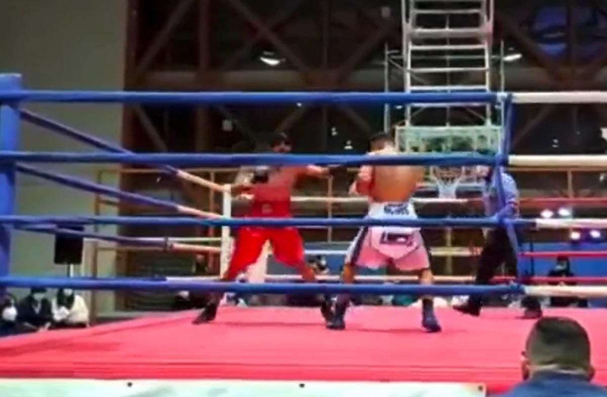 Упал и не двигался: чилийский боксер отправил своего соперника в ужасный нокаут – видео удара Упал и не двигался: чилийский боксер отправил своего соперника в ужасный нокаут – видео удара