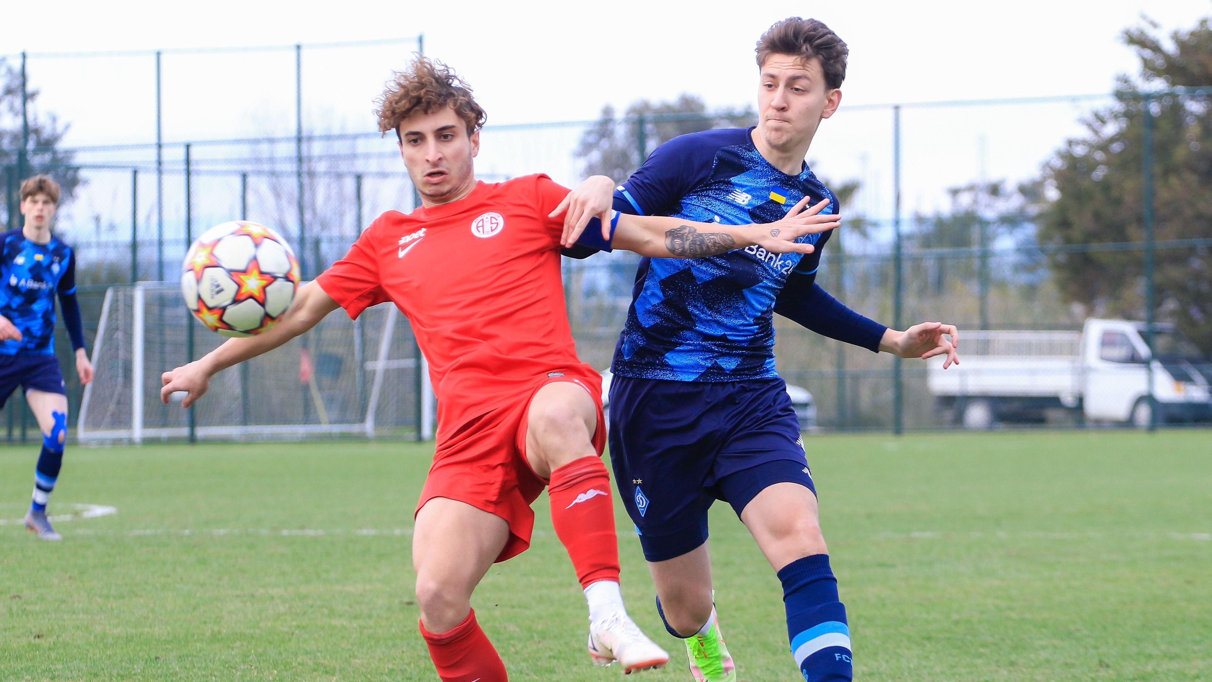 Команда Динамо не дограла матч на зборах – футболісти влаштували масову бійку - Спорт 24 Команда Динамо не дограла матч на зборах – футболісти влаштували масову бійку - Спорт 24