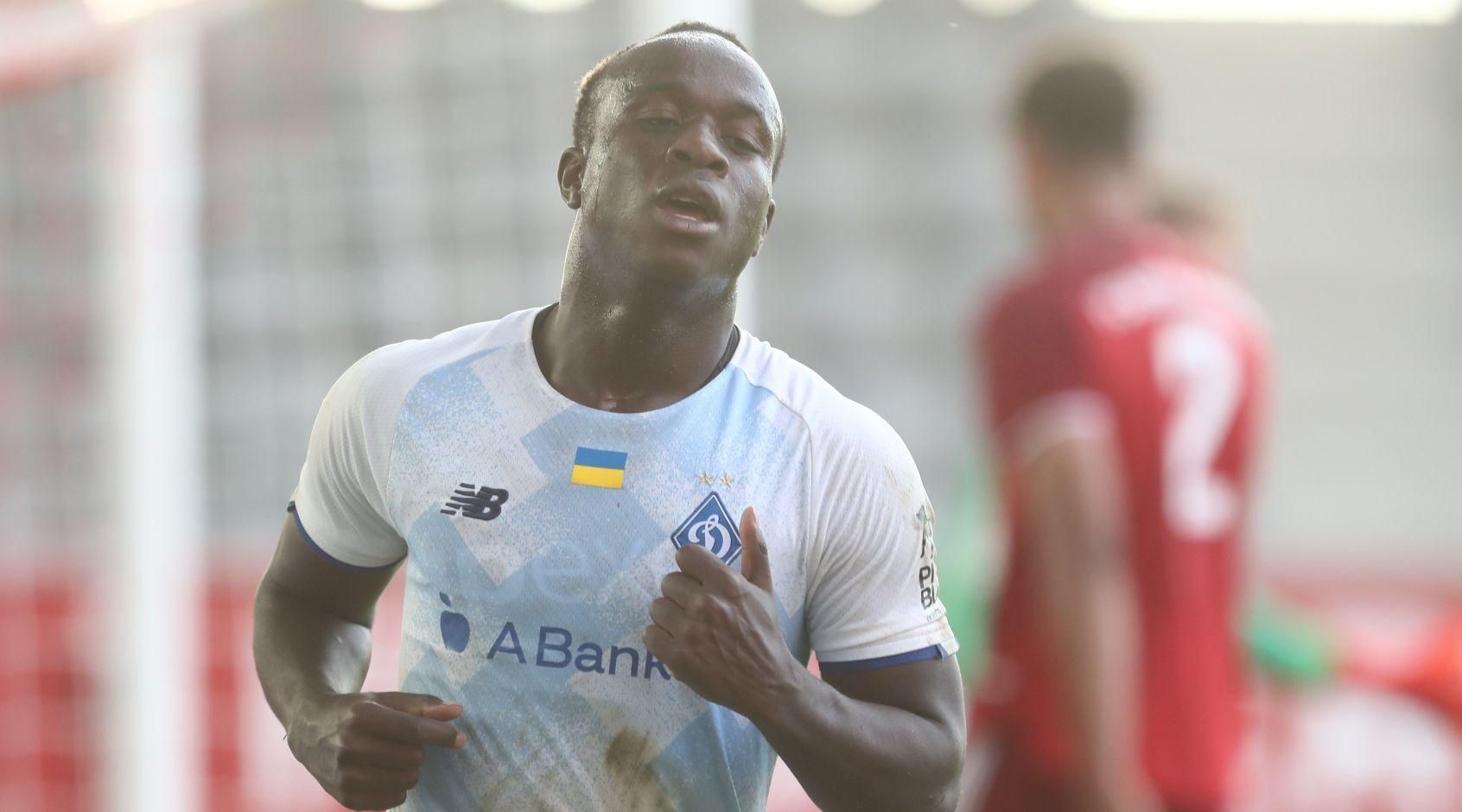 Как футболист молодежки Динамо спровоцировал массовую драку в матче: появилось видео Как футболист молодежки Динамо спровоцировал массовую драку в матче: появилось видео