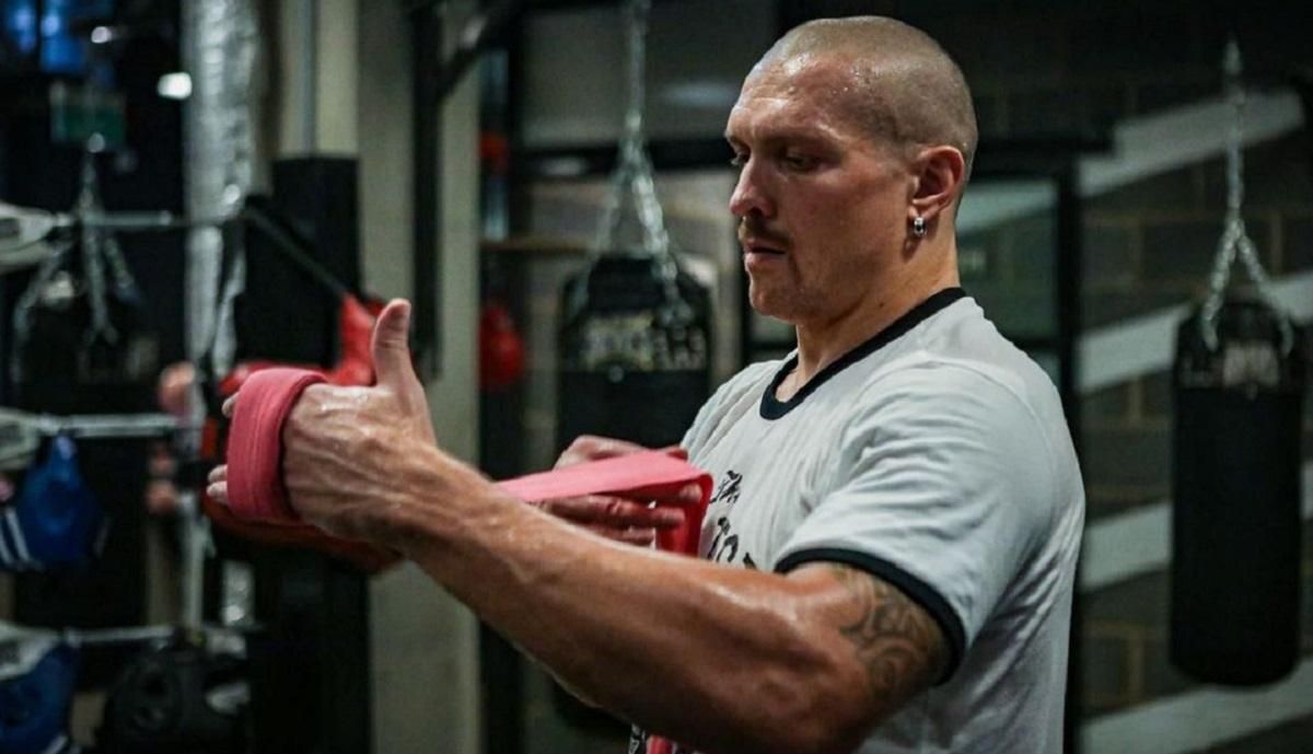 Крим чи Греція: Усик "засмагає" на засніженому березі біля моря – зимове відео - бокс новини - Спорт 24 Крим чи Греція: Усик "засмагає" на засніженому березі біля моря – зимове відео - бокс новини - Спорт 24