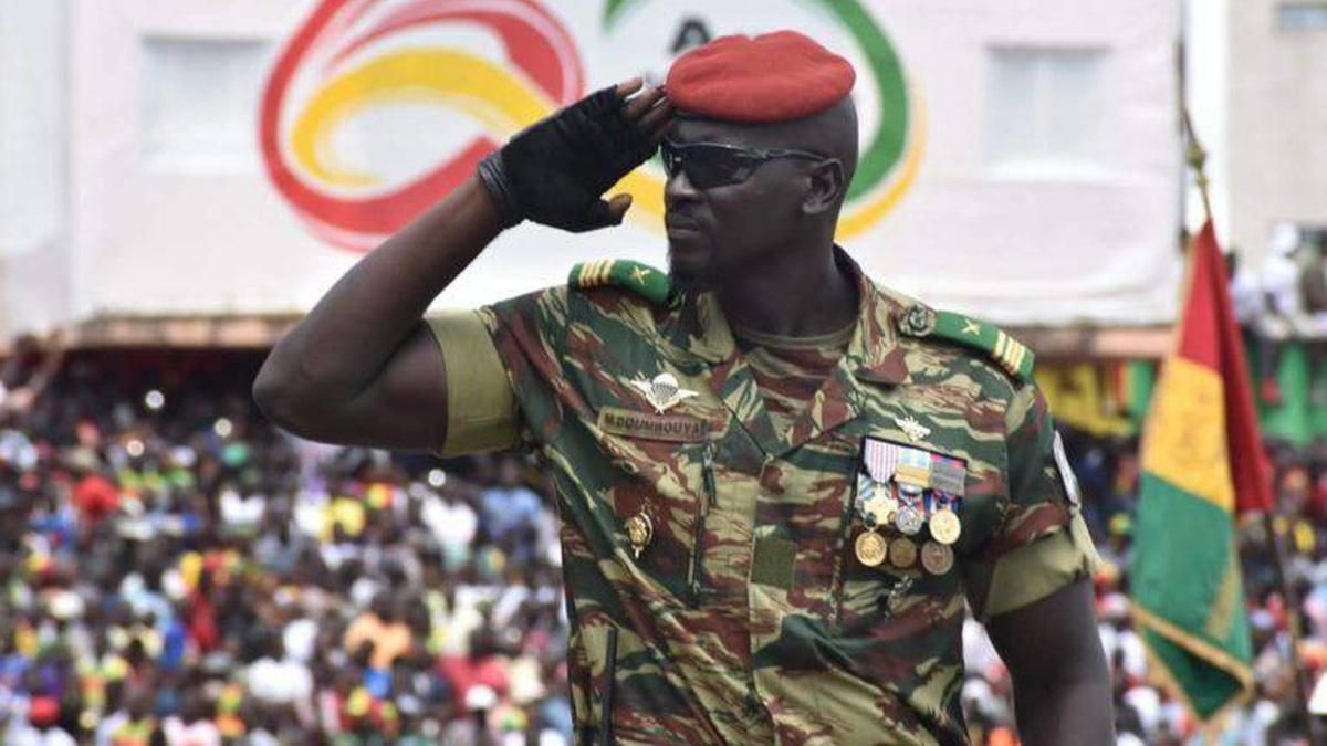 Вылетели из турнира – верните деньги: футболисты Гвинеи встретились с президентом страны