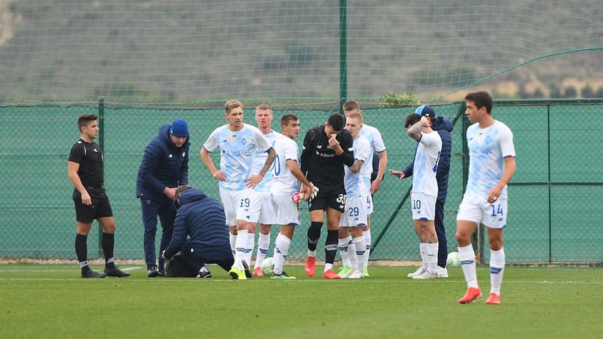 Вратарю Динамо разбили лицо ударом ногой во время матча – он не смог продолжить игру: видео Вратарю Динамо разбили лицо ударом ногой во время матча – он не смог продолжить игру: видео