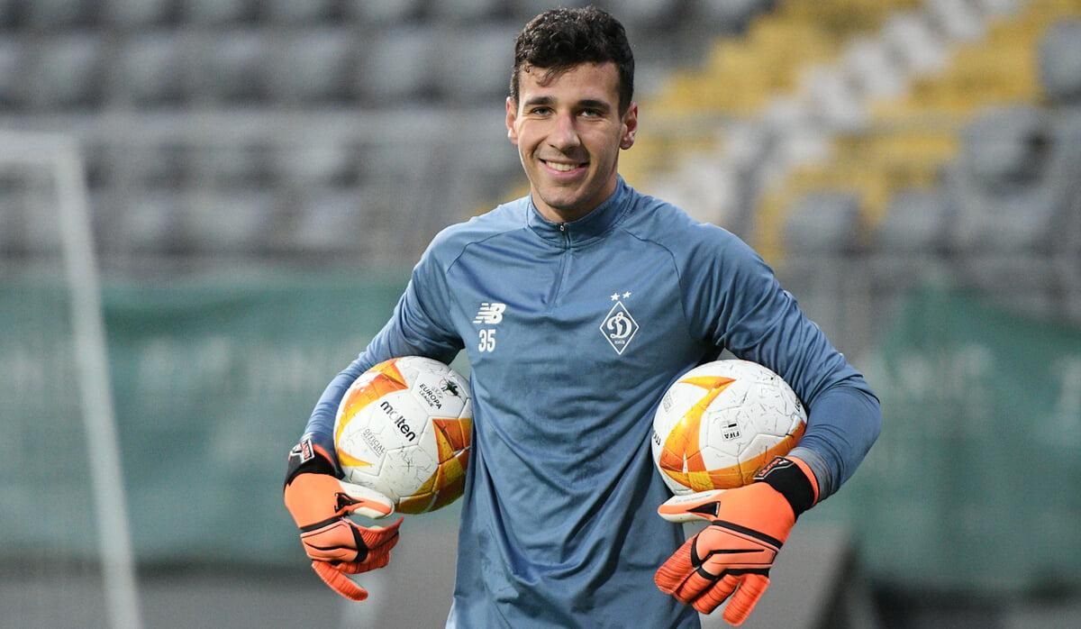 Стал известен диагноз вратаря Динамо Нещерета, которому разбили лицо ногой Стал известен диагноз вратаря Динамо Нещерета, которому разбили лицо ногой