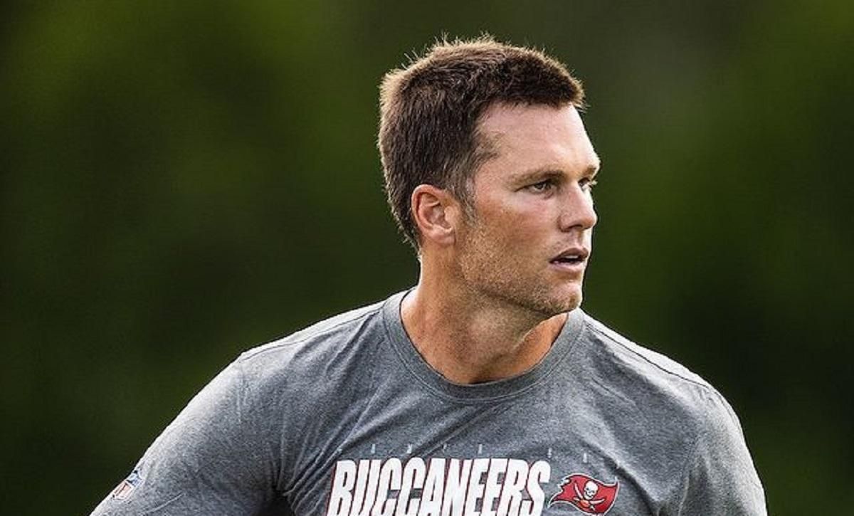 Зірка американського футболу Том Бреді завершив кар'єру, – ЗМІ - Спорт 24 Зірка американського футболу Том Бреді завершив кар'єру, – ЗМІ - Спорт 24