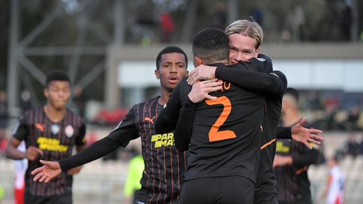 Шахтер в триллере с дебютным голом новичка Нереста одолел Црвену Звезду: видеообзор Шахтер в триллере с дебютным голом новичка Нереста одолел Црвену Звезду: видеообзор