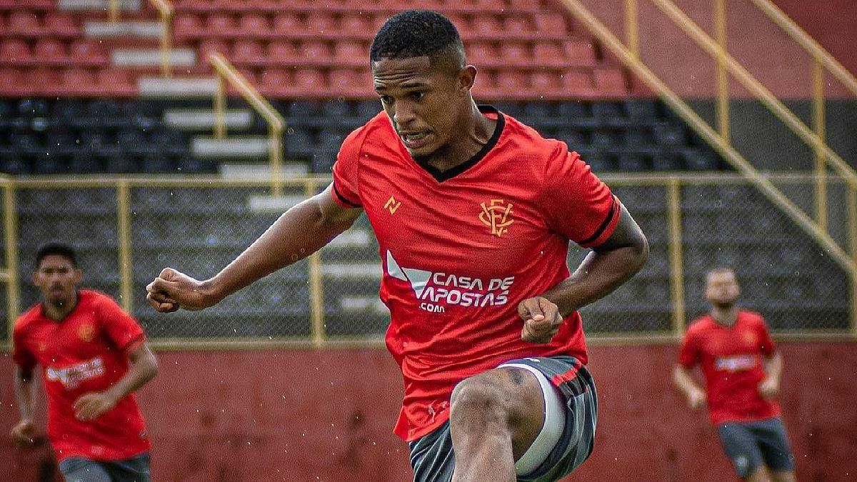 "Шалений трансфер": Металіст підписав бразильського форварда за 2 мільйони євро - Спорт 24 "Шалений трансфер": Металіст підписав бразильського форварда за 2 мільйони євро - Спорт 24