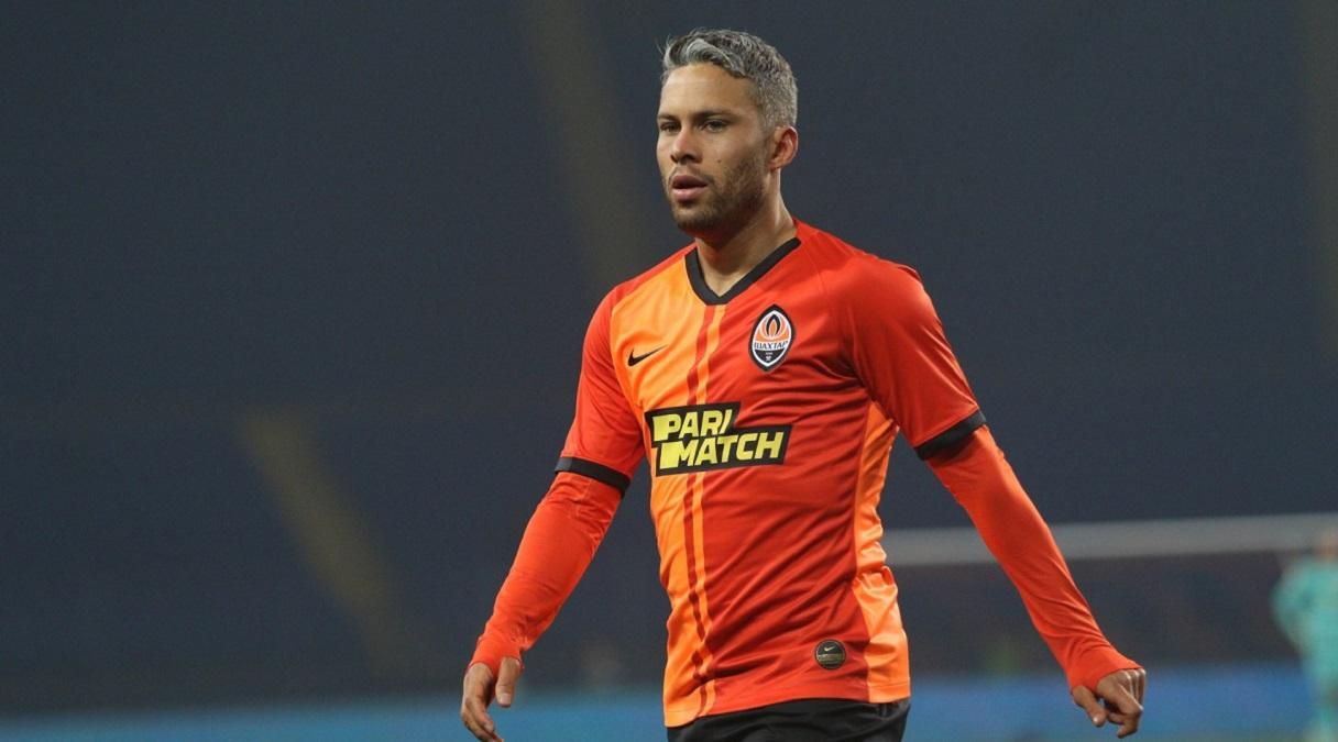 Клубний автобус із усією командою: зворушлива історія прощання Шахтаря з Марлосом - Спорт 24 Клубний автобус із усією командою: зворушлива історія прощання Шахтаря з Марлосом - Спорт 24