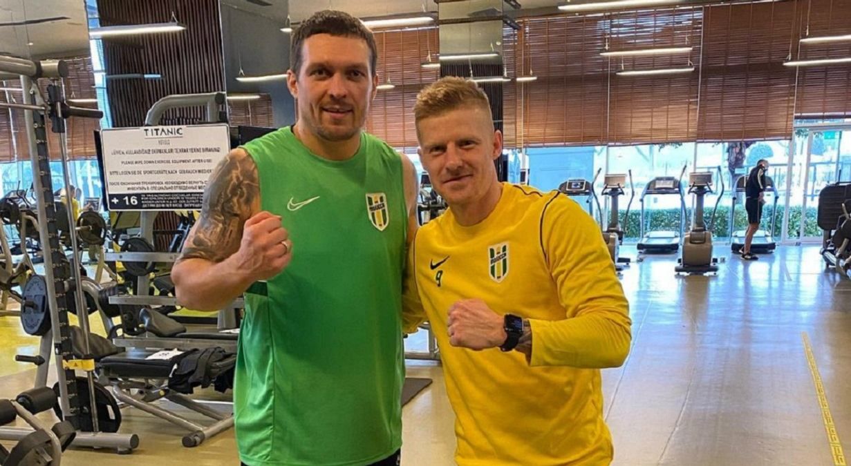 Усик давно мріяв зіграти за професійний клуб: дебют боксера у футболі відкладається - новини боксу - Спорт 24 Усик давно мріяв зіграти за професійний клуб: дебют боксера у футболі відкладається - новини боксу - Спорт 24