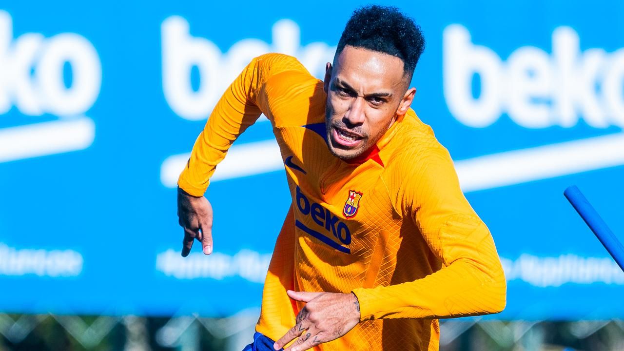 Арсенал продолжит платить зарплату Обамеянгу, перешедшему в Барселону Арсенал продолжит платить зарплату Обамеянгу, перешедшему в Барселону