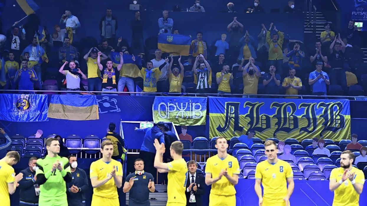 В России возмущены зарядами украинских фанов о Путине и требуют наказания в УЕФА