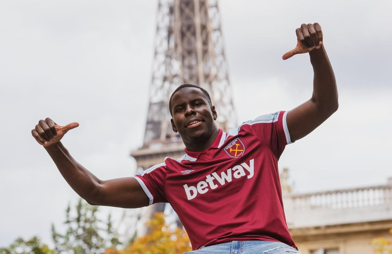 Издевался над котом: СМИ опубликовали видео живодерство одноклубника Ярмоленко Издевался над котом: СМИ опубликовали видео живодерство одноклубника Ярмоленко