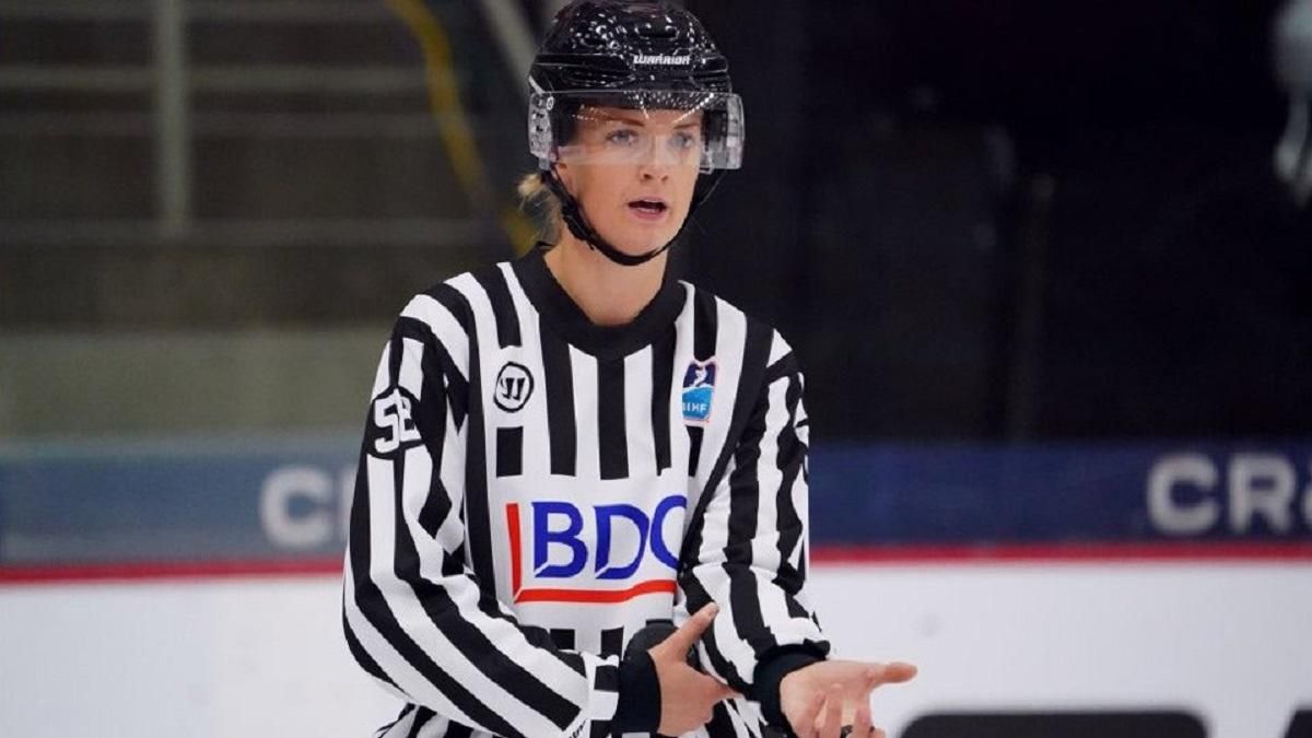 Американская хоккеистка клюшкой разбила лицо арбитру во время матча на Олимпиаде-2022: видео Американская хоккеистка клюшкой разбила лицо арбитру во время матча на Олимпиаде-2022: видео