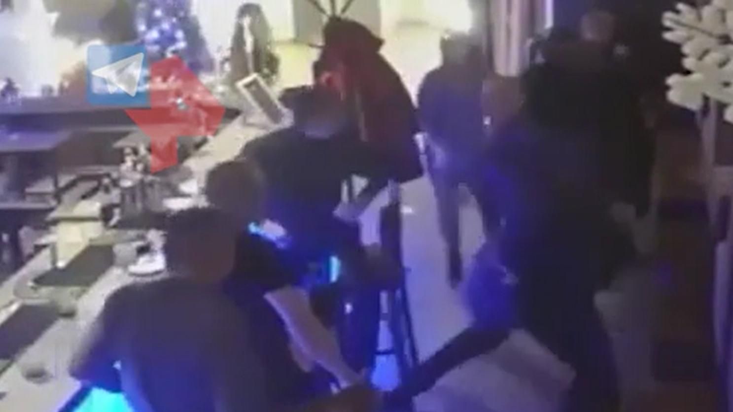 В России боксер до смерти избил бывшего сотрудника ОМОН: видео драки В России боксер до смерти избил бывшего сотрудника ОМОН: видео драки