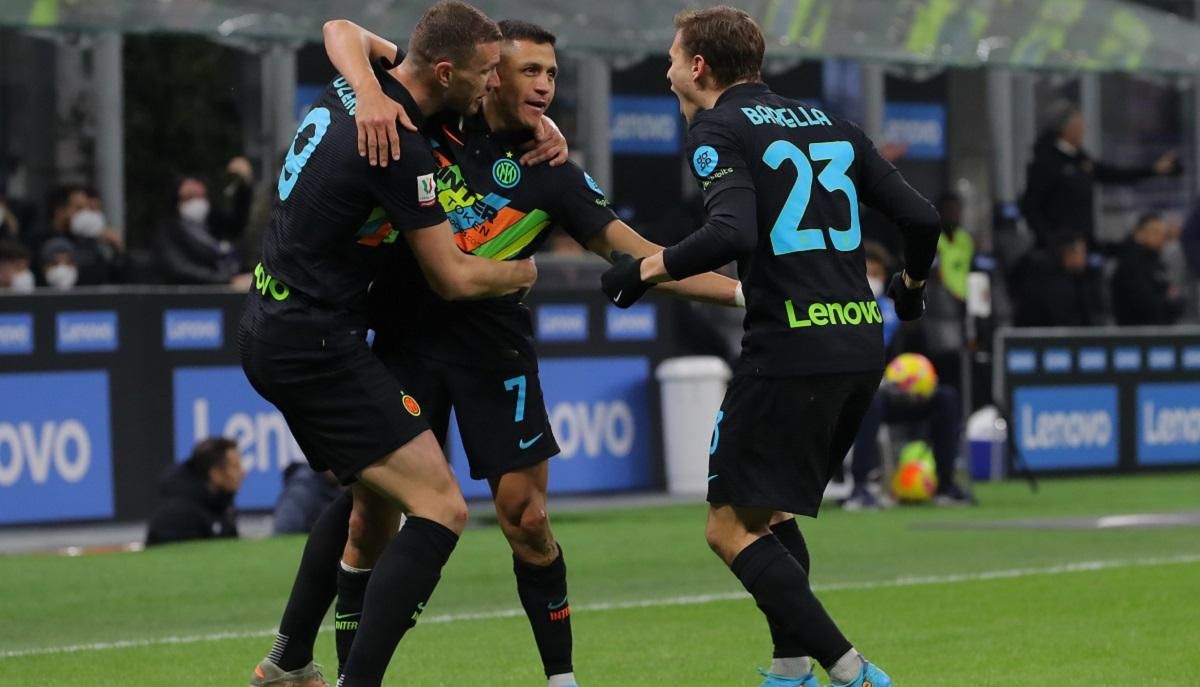 Интер в матче с голами-красавцами выбил Рому из Кубка Италии: видеообзор игры