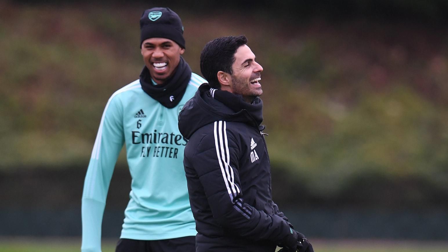 Арсенал брутально потролив Тоттенхем за порожню шафу для трофеїв - 24 канал Спорт Арсенал брутально потролив Тоттенхем за порожню шафу для трофеїв - 24 канал Спорт