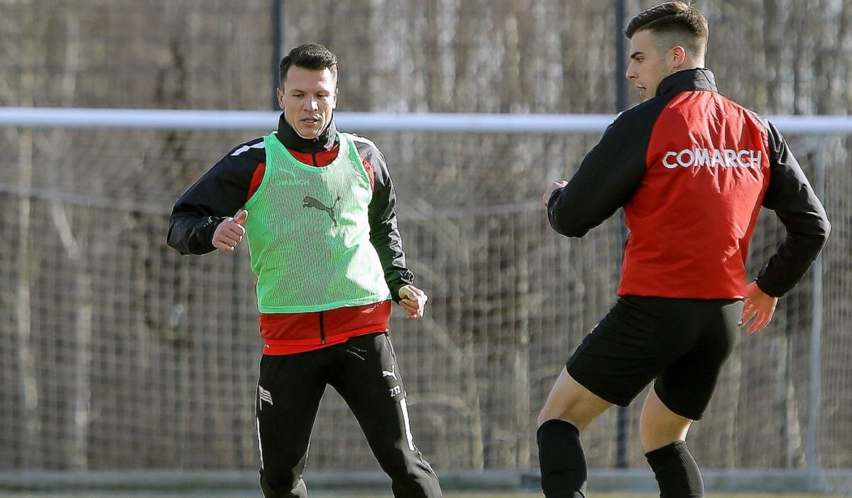 Коноплянка назвал себя Роналдиньо-младшим после перехода в Краковию Коноплянка назвал себя Роналдиньо-младшим после перехода в Краковию