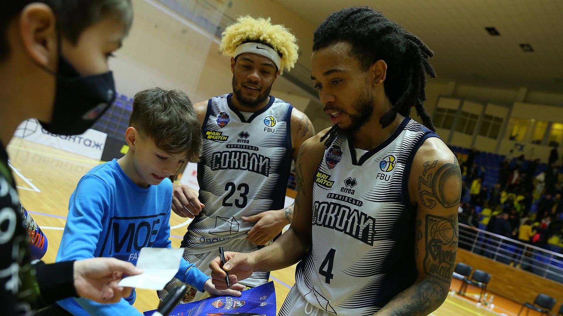 Американські баскетболісти покинули харківський клуб через напружену ситуацію в Україні - 24 канал Спорт Американські баскетболісти покинули харківський клуб через напружену ситуацію в Україні - 24 канал Спорт