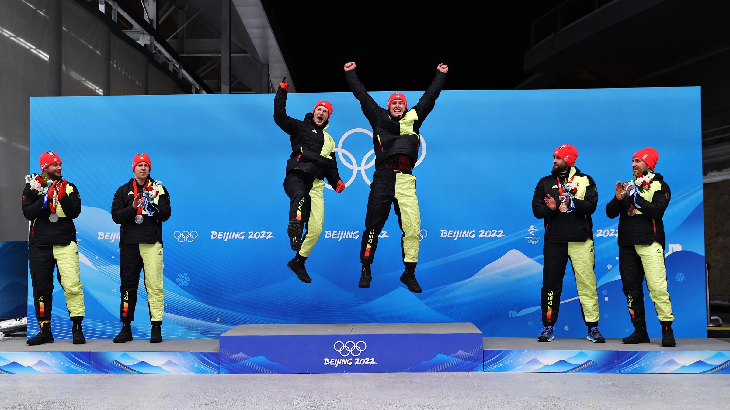 Вперше на Олімпіаді-2022 одна країна зайняла весь п'єдестал для нагородження - 24 канал Спорт Вперше на Олімпіаді-2022 одна країна зайняла весь п'єдестал для нагородження - 24 канал Спорт