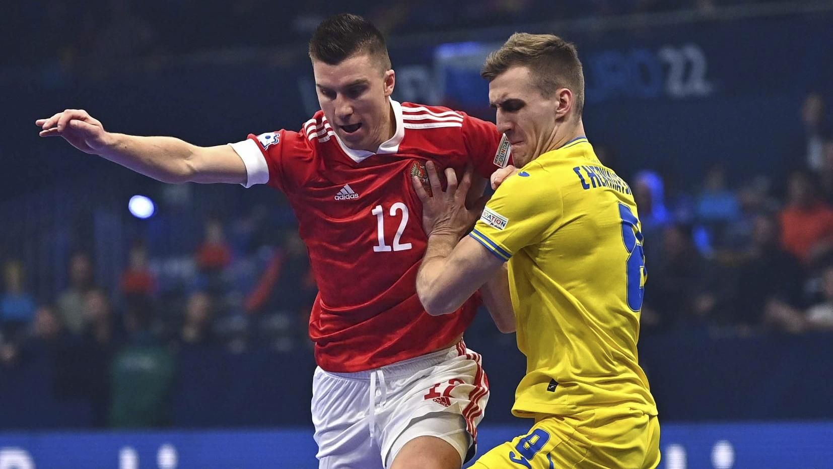 УЕФА открыл дело против Украинской ассоциации футбола: во всем виновата песня "Путин ху*ло" УЕФА открыл дело против Украинской ассоциации футбола: во всем виновата песня "Путин ху*ло"