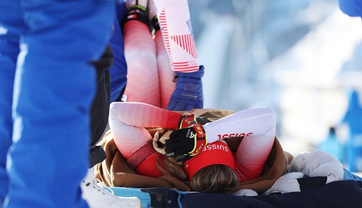 Биатлонистке стало плохо во время гонки на Олимпиаде: Швейцария досрочно закончила эстафету Биатлонистке стало плохо во время гонки на Олимпиаде: Швейцария досрочно закончила эстафету