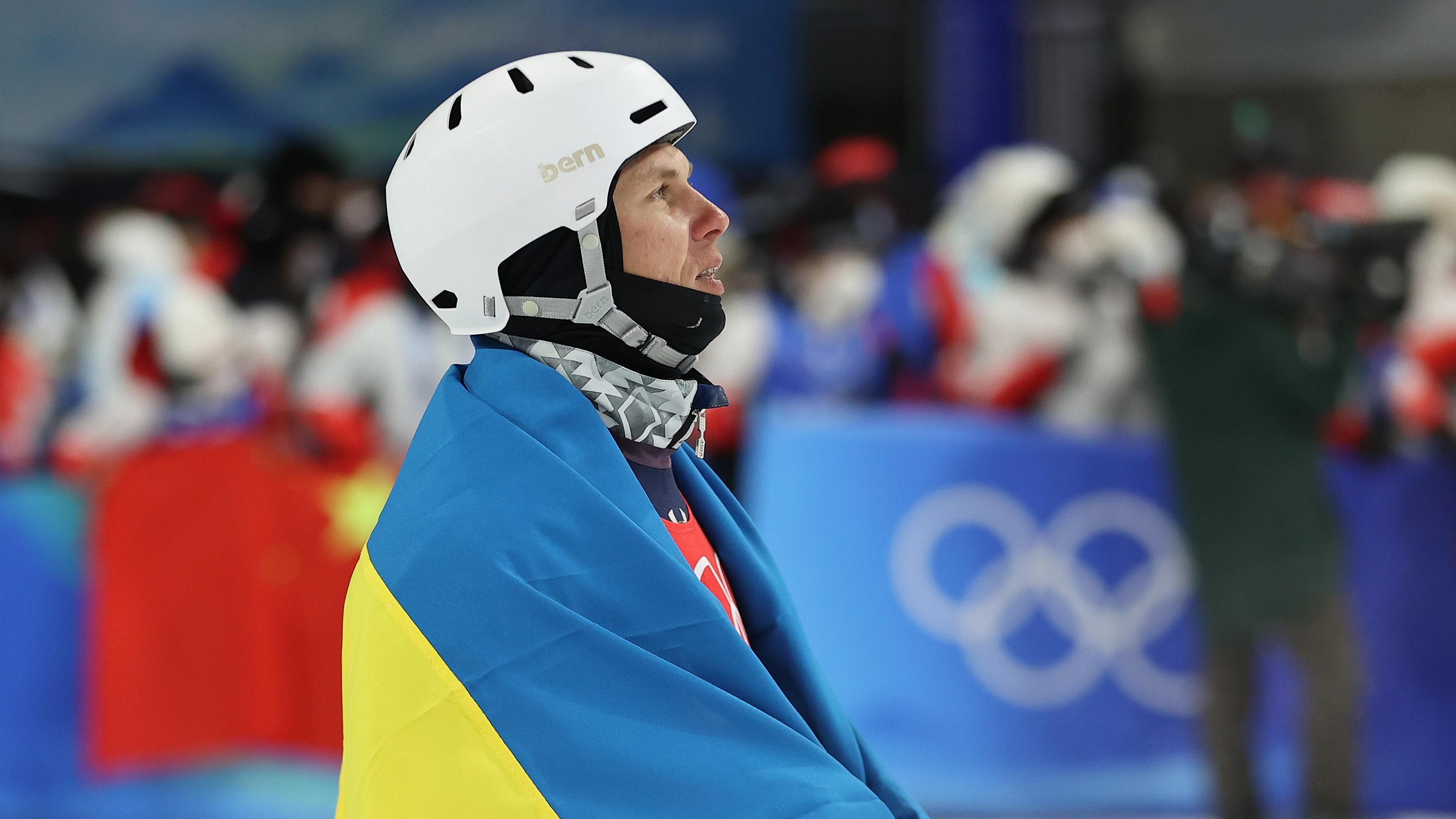 Буров поліз обіймати Абраменка після перемоги на ОІ 2022: фото Буров поліз обіймати Абраменка після перемоги на ОІ 2022: фото