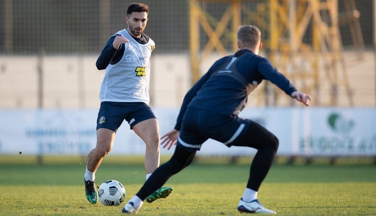 Днепр-1 запретил игрокам отвечать на вопросы о вторжении России в Украину Днепр-1 запретил игрокам отвечать на вопросы о вторжении России в Украину