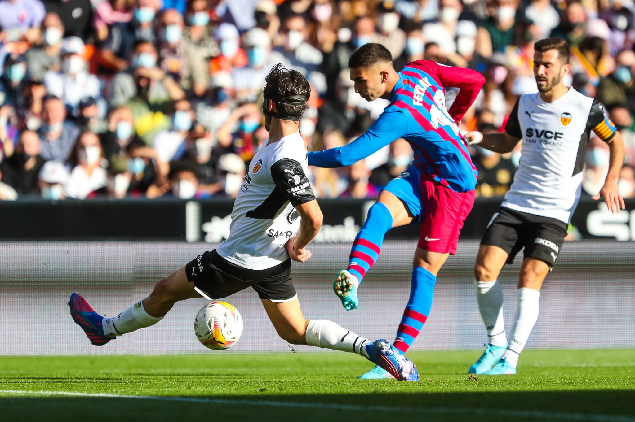 Барселона на выезде разгромила Валенсию благодаря дублю Обамеянга и безумному голу Педри: видео Барселона на выезде разгромила Валенсию благодаря дублю Обамеянга и безумному голу Педри: видео
