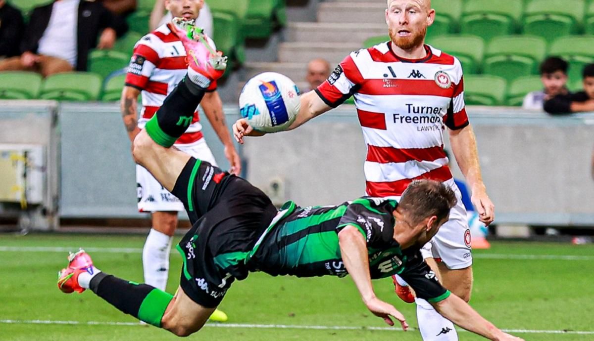 В Австралії гравець відзначився "ударом скорпіона": він не забивав вже 4 роки – відео шедевру - 24 канал Спорт В Австралії гравець відзначився "ударом скорпіона": він не забивав вже 4 роки – відео шедевру - 24 канал Спорт