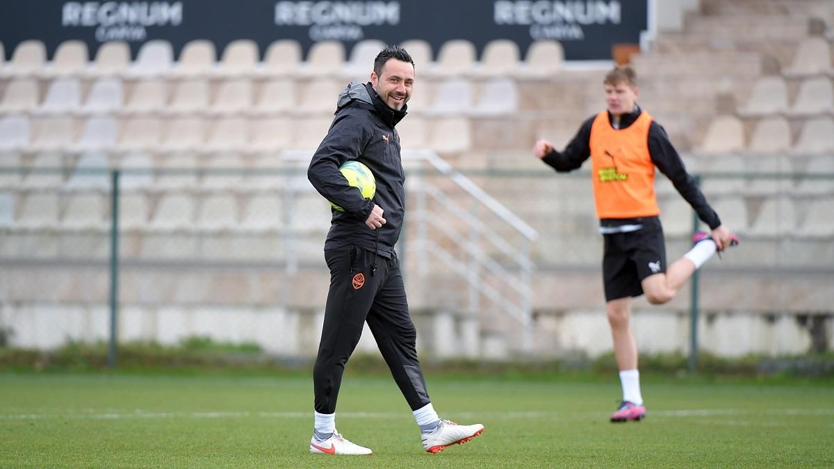 Сравнили с Гвардиолой: тренер Шахтера Де Дзерби мог возглавить Барселону Сравнили с Гвардиолой: тренер Шахтера Де Дзерби мог возглавить Барселону