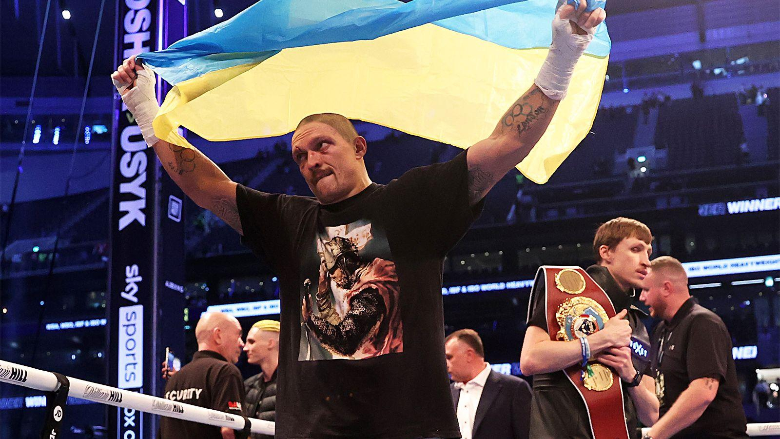 Родня, я дома, – Усик вернулся в Украину после турне в Британии