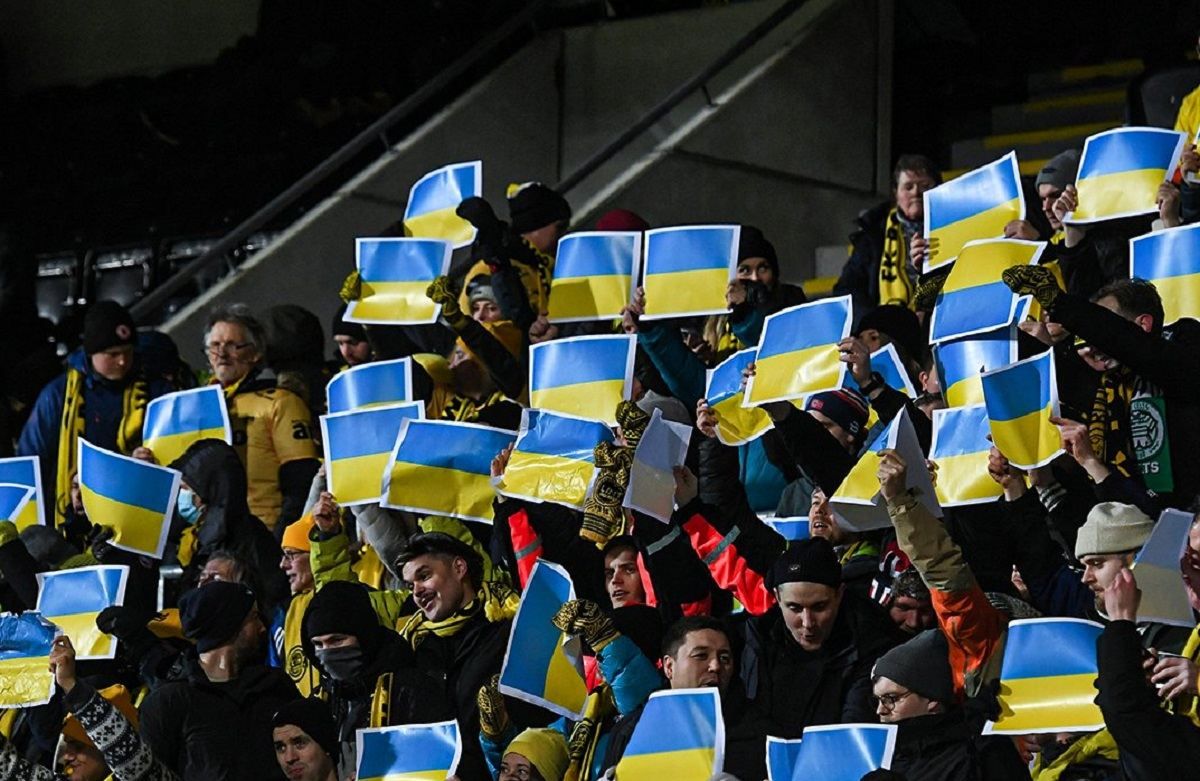 Підтримали Україну: фанати норвезького Буде-Глімт розгорнули "синьо жовті" прапори під час матчу - 24 канал Спорт