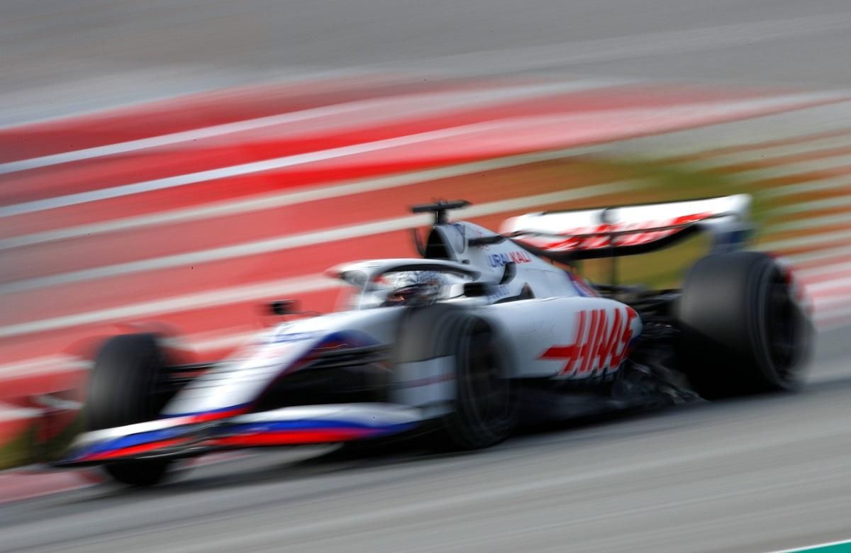 Haas заменит российский флаг ливреи на белый цвет и уберет лого "Уралкалия" Haas заменит российский флаг ливреи на белый цвет и уберет лого "Уралкалия"