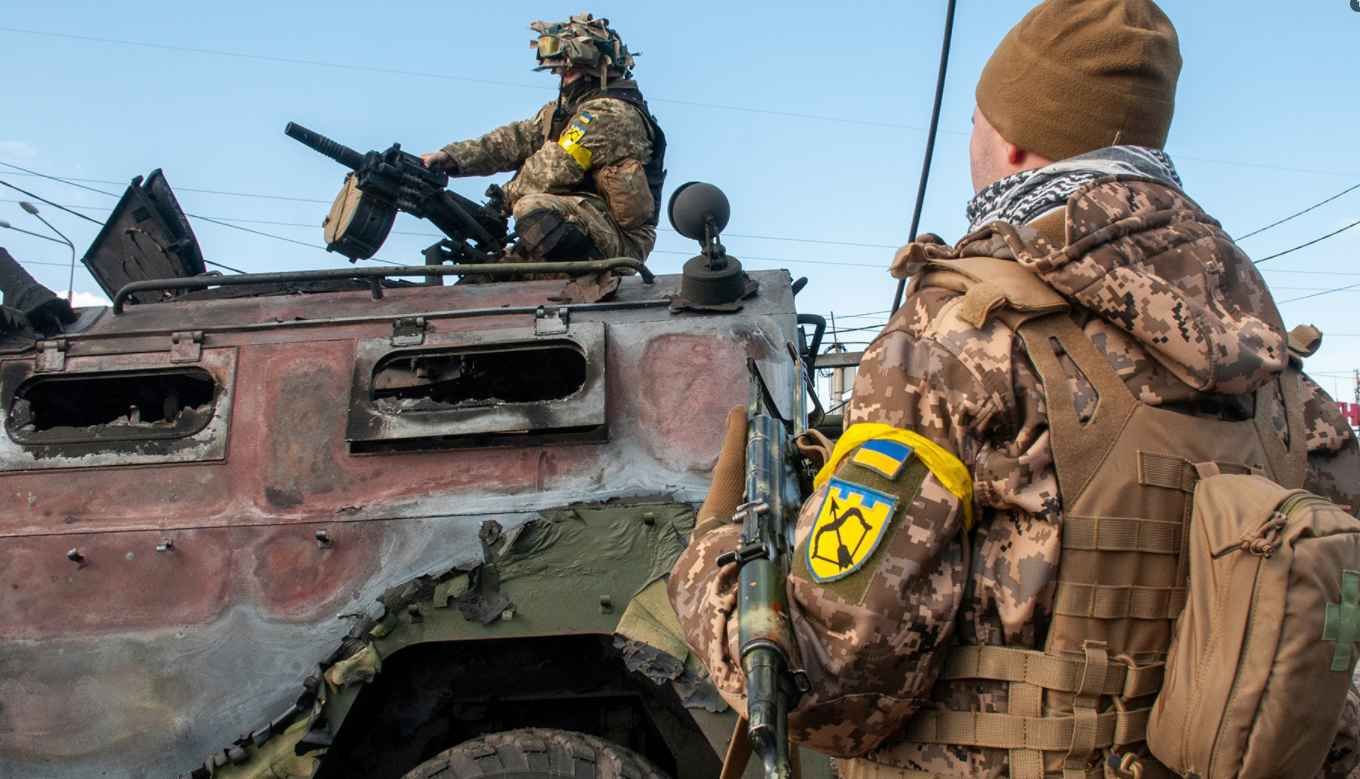 Замість лука – зброя: як українські спортсмени стали боронити Україну – відео - 24 канал Спорт Замість лука – зброя: як українські спортсмени стали боронити Україну – відео - 24 канал Спорт